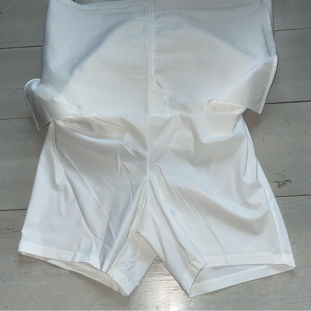 S. C. & Co. White Mini Skirt with Shorts Underneath Size L Front & Back Pockets - Picture 7 of 11